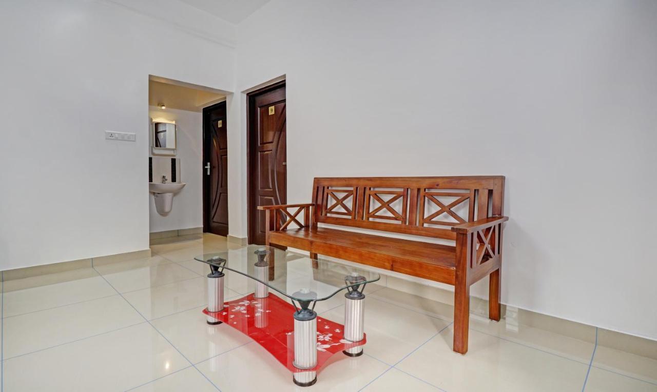 Nirupama,Hotel Aluva 700 Mtr From Aluva Railway Station Alwaye Kültér fotó