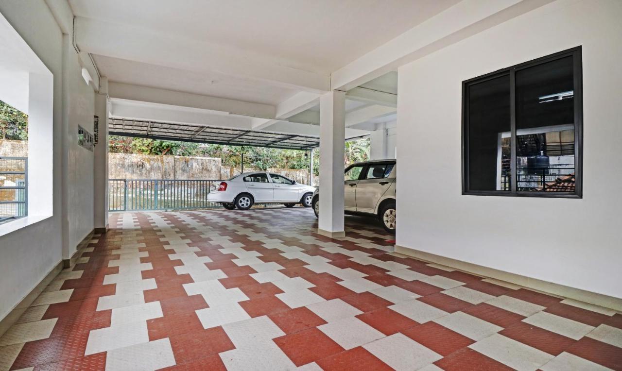 Nirupama,Hotel Aluva 700 Mtr From Aluva Railway Station Alwaye Kültér fotó