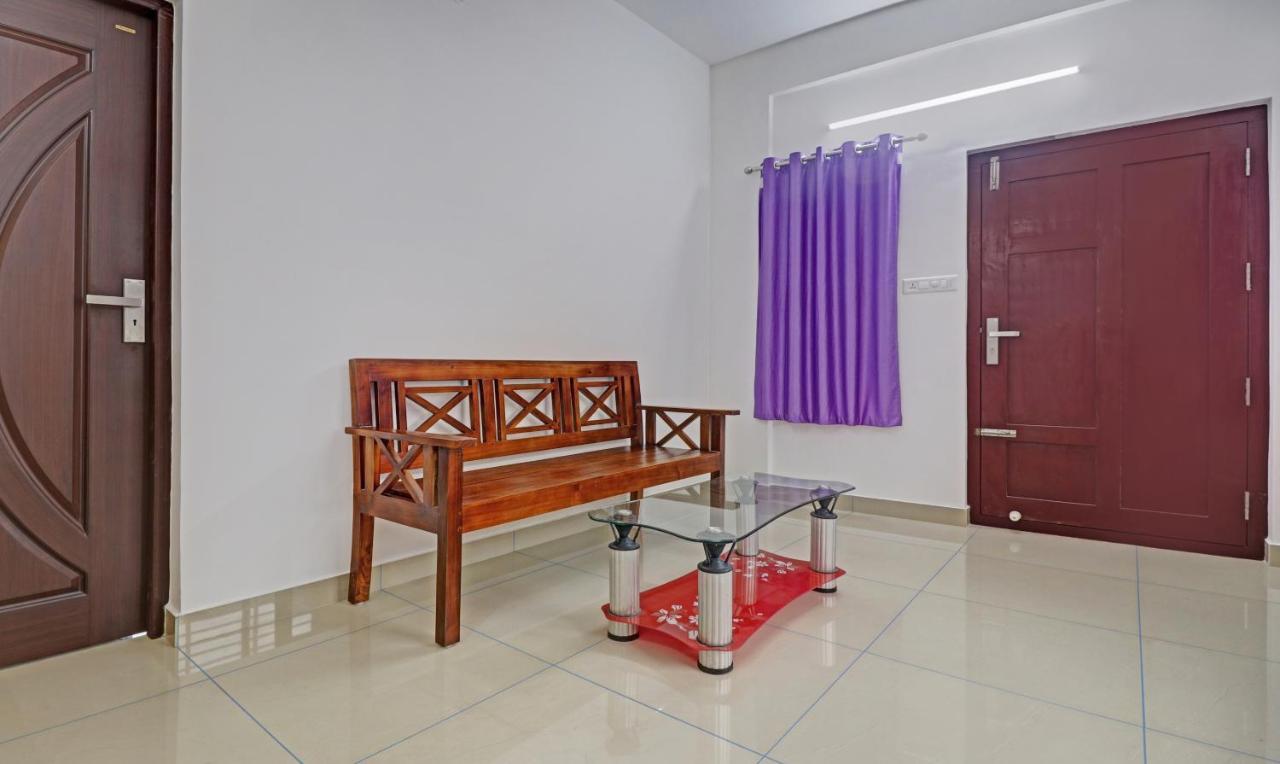 Nirupama,Hotel Aluva 700 Mtr From Aluva Railway Station Alwaye Kültér fotó