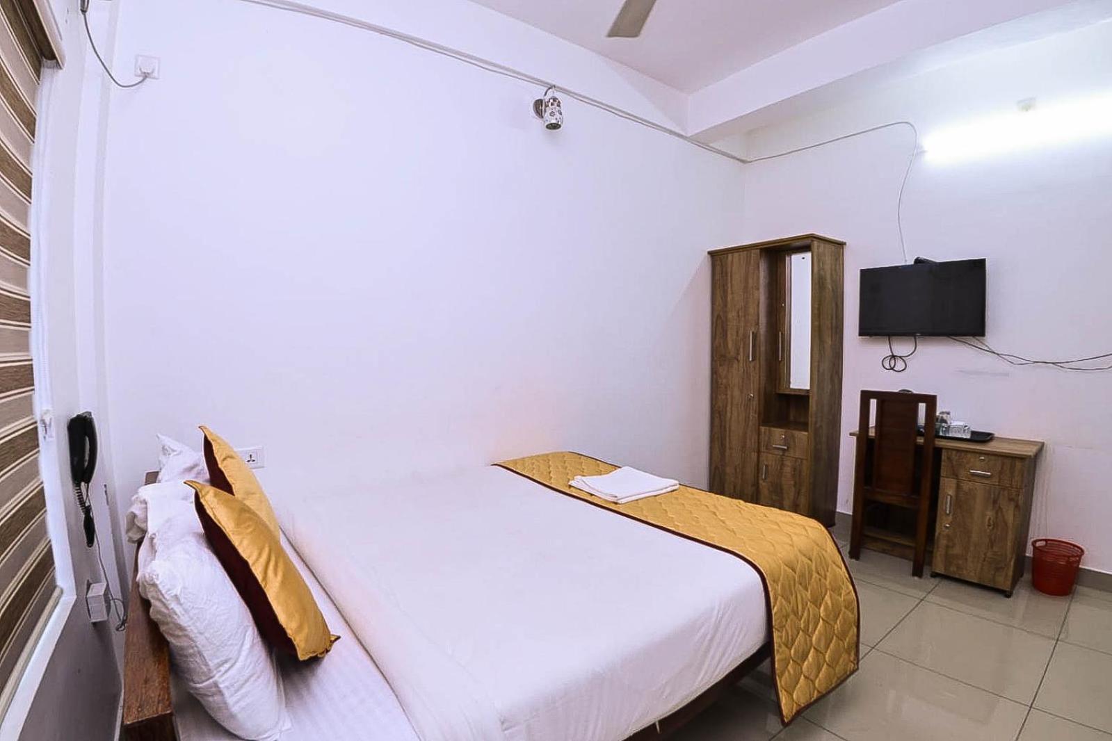 Nirupama,Hotel Aluva 700 Mtr From Aluva Railway Station Alwaye Kültér fotó