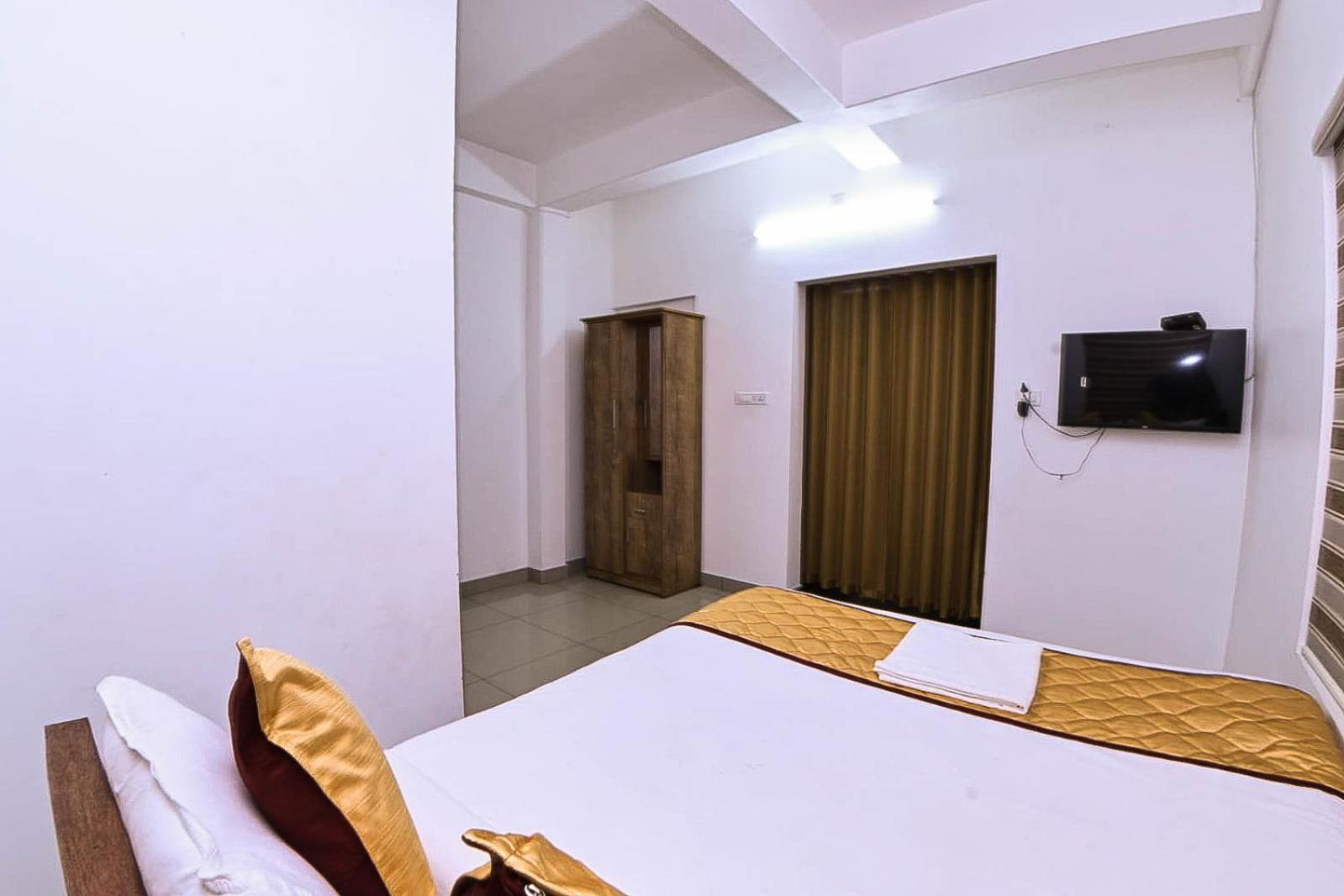 Nirupama,Hotel Aluva 700 Mtr From Aluva Railway Station Alwaye Kültér fotó