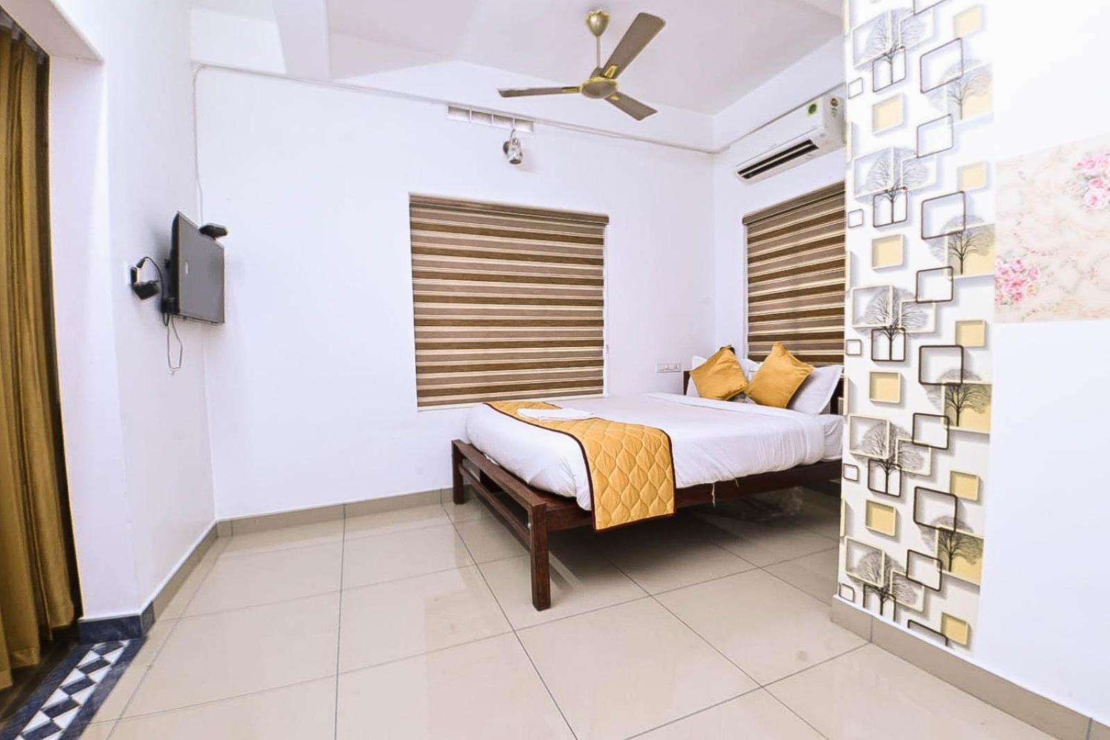 Nirupama,Hotel Aluva 700 Mtr From Aluva Railway Station Alwaye Kültér fotó