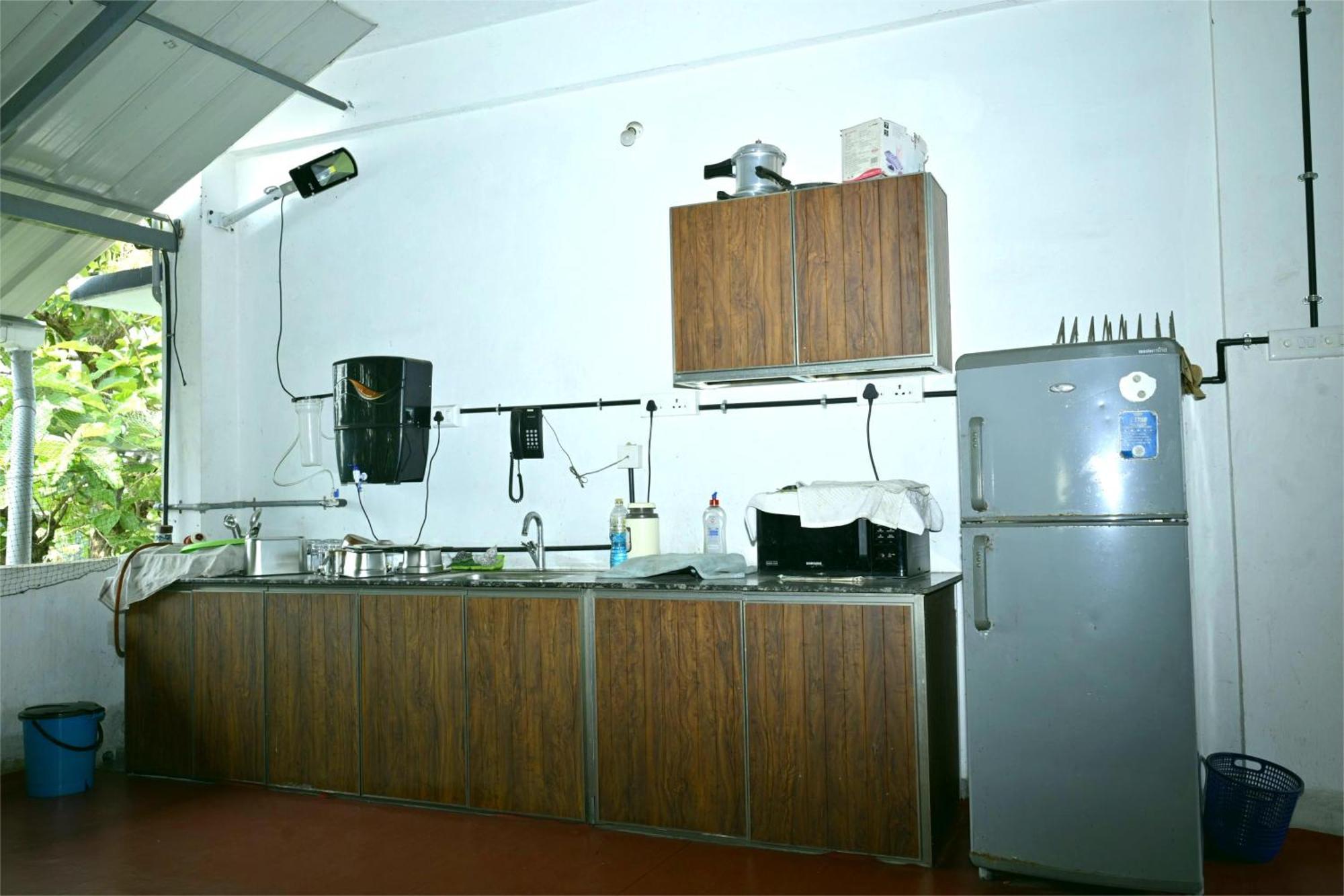 Nirupama,Hotel Aluva 700 Mtr From Aluva Railway Station Alwaye Kültér fotó