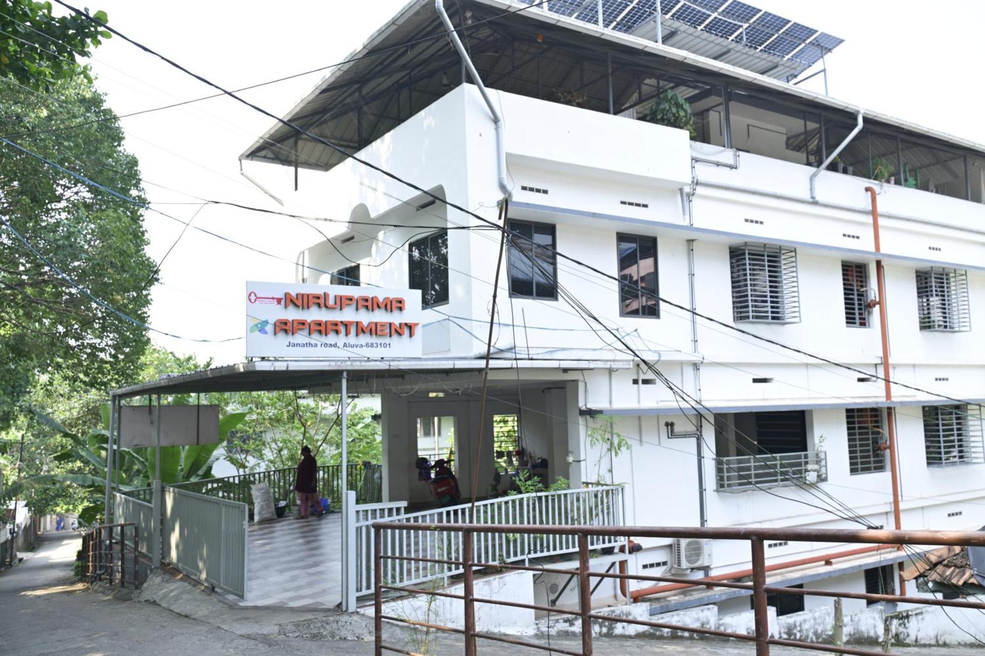 Nirupama,Hotel Aluva 700 Mtr From Aluva Railway Station Alwaye Kültér fotó